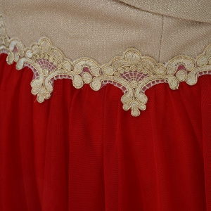 Rochie rafinata din tul rosu si material lucios auriu, model scurt - Img 6