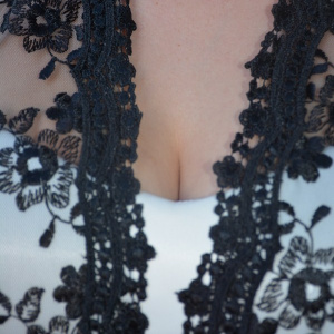 Rochie rafinata ,neagra ,cu corset alb infasurat in dantela neagra - Img 7