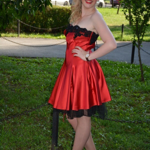 Rochie scurta, din material lucios, cu jupun negru in valuri - Img 3