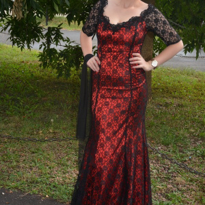 Rochie sofisticata, de ocazii, lunga, culoare rosie cu dantela neagra - Img 2