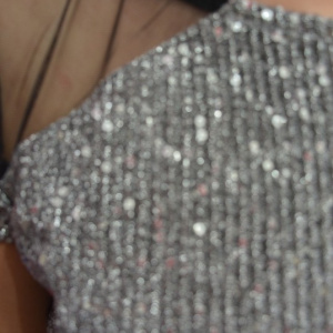 Rochie tinereasca, cambrata pe corp, din material fin cu paiete - Img 3
