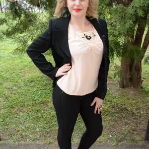 Sacou elegant, cu bluza roz pudra, inclusa in pret, clasic, pe negru - Img 6