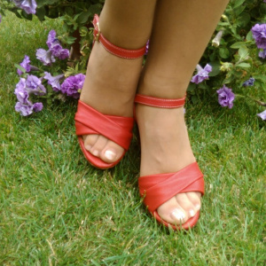 Sanda de culoare rosie, din piele naturala cu design simplist - Img 2