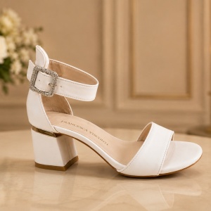 Sandale elegante, nuanta de alb ,cu toc mediu,gros,cu barete