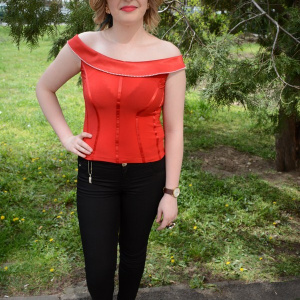 Top rafinat de ocazie, nuanta rosie, fara bretele si guler tip sal - Img 2