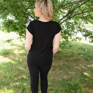 Tricou fashion cu imprimeu de carouri si foto pe fond negru-alb - Img 5