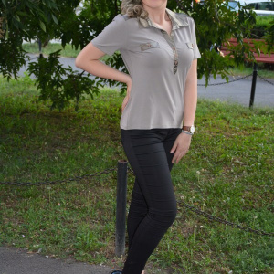 Tricou rafinat cu guler din saten, de culoare bej, model clasic - Img 3