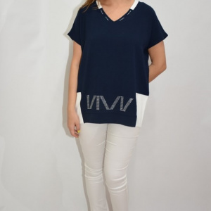 Bluza casual, cu imprimeu strasuri la gat si partea de jos, pe fundal bleumarin - Img 3