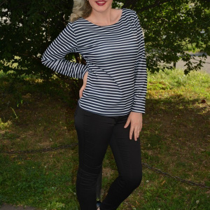 Bluza cu maneca lunga, de culoare bleumarin, cu dungi orizontale - Img 4