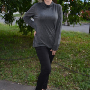 Bluza din vascoza, usor elastica, nuanta gri, maneca lunga si gat - Img 3