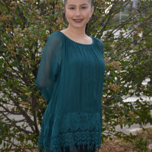Bluza moderna Kara cu insertii de broderie si dantela,nuanta de verde - Img 4