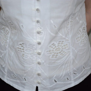 Bluza rafinata, de culoare alba, imprimeu modern fin - Img 4