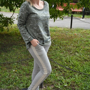 Bluza verde cu imprimeu de buline si scris argintiu aplicat in fata - Img 3