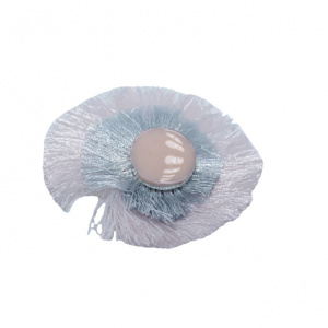 Broșă damă tip agrafă cu floare decorativă – modele și culori variate