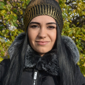 Caciula neagra cu model auriu aplicat si captuseala din blanita - Img 2