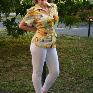 Camasa cu maneca scurta, viu colorata, cu flori pe fundal galben - Img 4