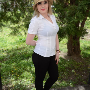 Camasa de culoare alba, fara nasturi cu decolteu in V petrecut - Img 5