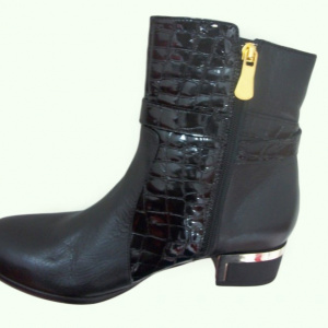 Cizma moderna, neagra cu inserti aurii pe toc BO-2256-LK - Img 2