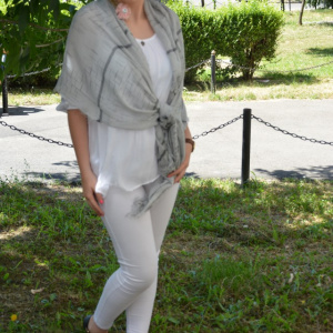 Esarfa casual din tesatura fina de culoare gri cu dungi asimetrice - Img 6