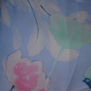 Esarfa deosebita, culoare albastra cu design floral, forma clasica - Img 6