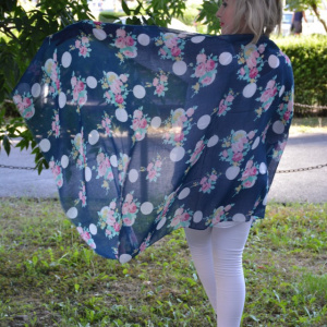Esarfa fashion cu imprimeu pe fond bleumarin, material subtire - Img 2