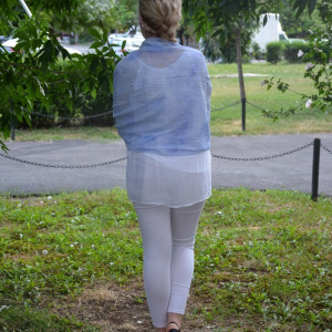 Esarfa in tendinte de culoare albastra cu model floral brodat - Img 3