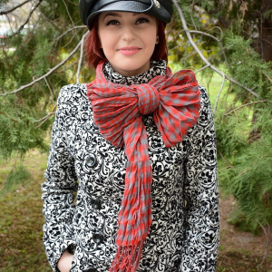 Esarfa tinereasca, de culoare rosie, cu design de carouri mici - Img 3
