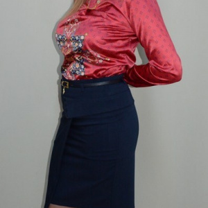 Fusta cool, lungime midi, de culoare bleumarin si design aparte - Img 3