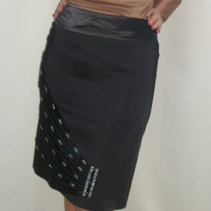 Fusta eleganta, dreapta, cu strass-uri ca design, de culoare neagra - Img 2