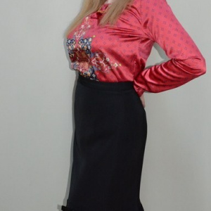 Fusta eleganta, neagra cu design creponat si paspolat cu satin - Img 3