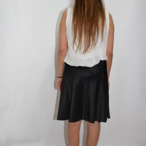 Fusta rafinata din saten, culoare neagra, model scurt in clini - Img 6