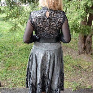 Fusta trendy in colturi, material gri lucios cu aspect creponat - Img 5