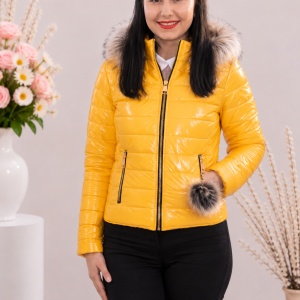 Jacheta Vera casual ,scurta cu aspect lucios ,nuanta de galben