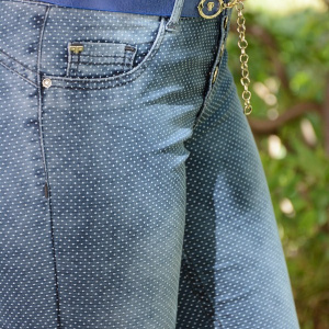 Pantalon bleumarin cu aspect de blug cambrat, design de buline - Img 4