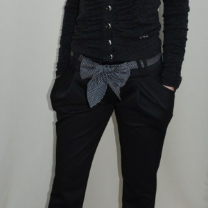 Pantalon cu buzunare laterale aplicate, nuanta de negru - Img 2