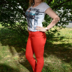 Pantalon fashion de culoare rosie, talie medie, decor de cristale - Img 4