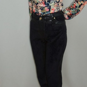 Pantalon in nuanta de negru, material usor lucios, buzunare - Img 2