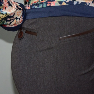 Pantalon lung , de culoare maro, cu un design clasic - Img 3