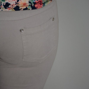 Pantalon simplu, nuanta de bej, sistem de inchidere cu fermoar - Img 4