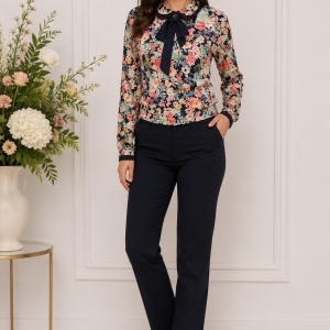 Pantaloni lungi ,de culoare bleumarin, croi drept pe picior