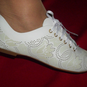 Pantof modern si comod, nuanta de alb, perforatii fine chic - Img 2