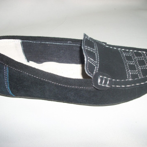 Pantof negru de zi, cu design geoametric de nuanta alba - Img 3
