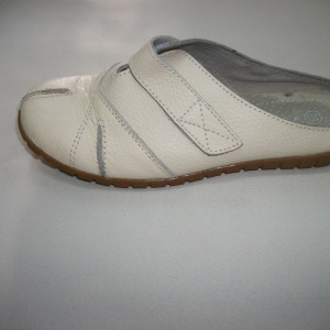 Papuc inchis in fata, din piele naturala, cu design format din cusaturi - Img 2