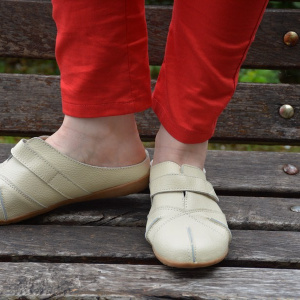 Papuc inchis in fata, din piele naturala, cu design format din cusaturi - Img 4