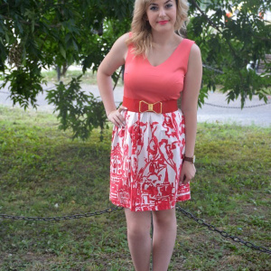 Rochie casual, fara maneci, cu centura in talie, de nuante alb-corai - Img 2