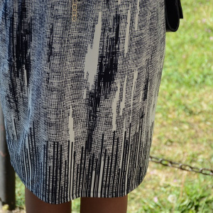 Rochie casual, material fin cu imprimeu bleumarin pe fond alb - Img 4