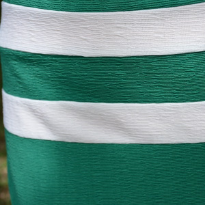 Rochie casual, rafinat, de culoare verde cu inserti de dungi albe - Img 2
