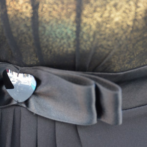 Rochie de banchet, de culoare neagra-aurie, scurta - Img 2