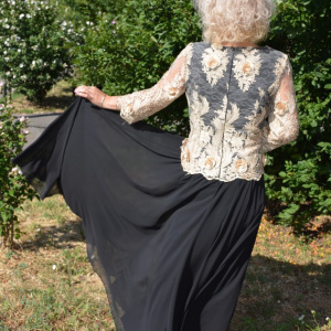 Rochie de gala de culoare neagra cu aplicatii de broderie aurie - Img 6