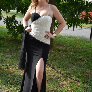Rochie de ocazie bicolora, cambrata pe corp si slit adanc pe picior - Img 6